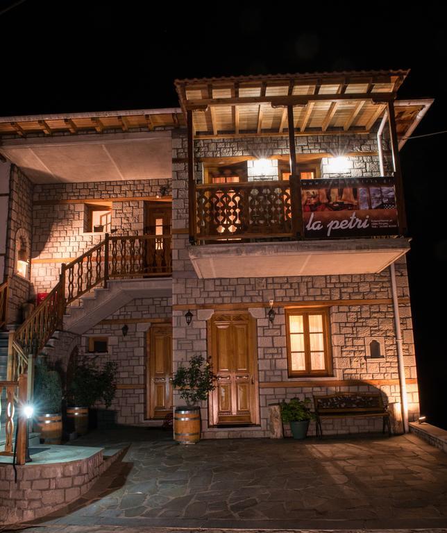 La Petri Studios With Fireplace & View Metsovo Phòng bức ảnh