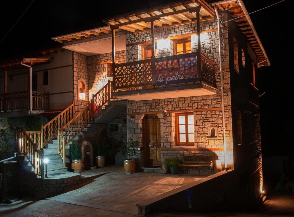 La Petri Studios With Fireplace & View Metsovo Phòng bức ảnh